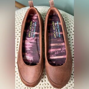 Skechers Air-Cooled Memory Foam Synthetic Slip-on Ballet Flats in Chestnut